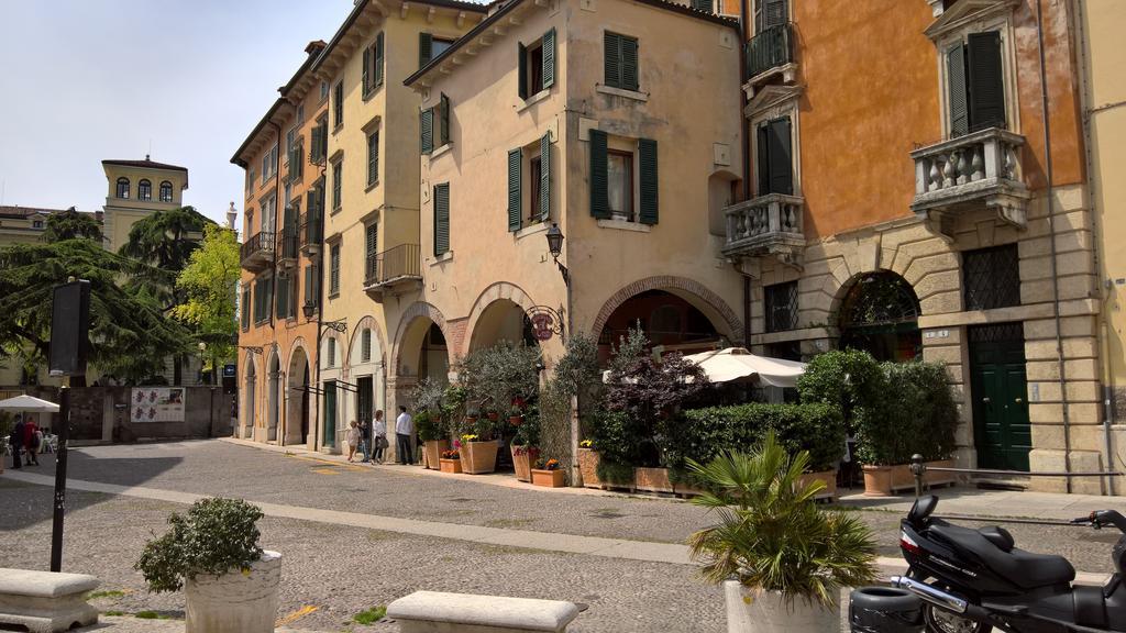 Casa Ferrari Appartamento Verona Sanificato Ozono Luaran gambar