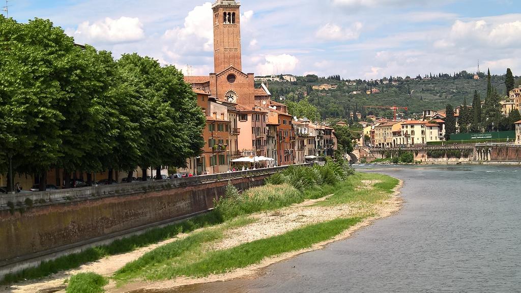 Casa Ferrari Appartamento Verona Sanificato Ozono Luaran gambar