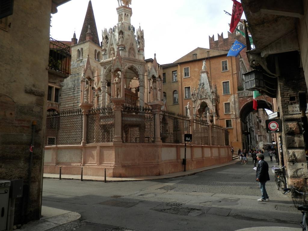 Casa Ferrari Appartamento Verona Sanificato Ozono Luaran gambar